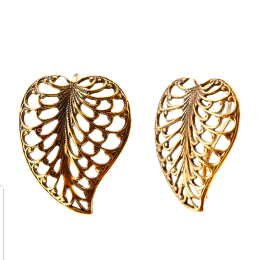 NWT Alex and Ani Queen of Hearts Earrings